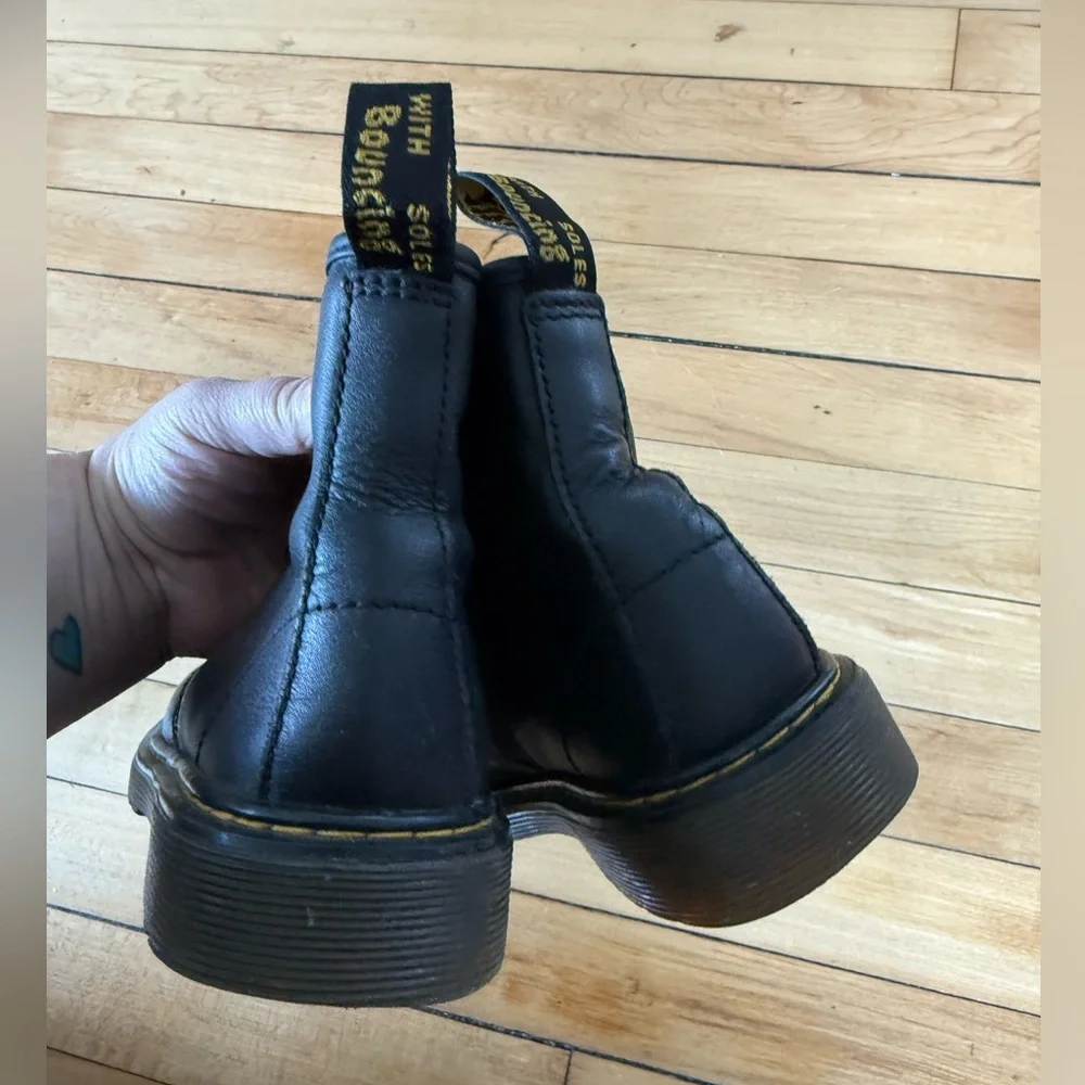 Dr‎ Martens youth black leather combat boots